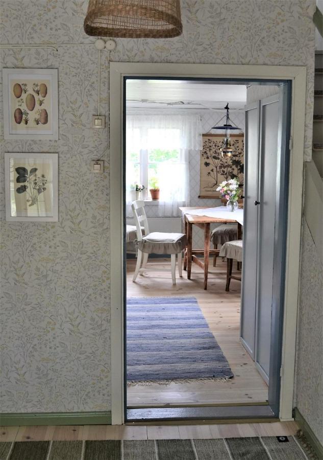 Rustik Stuga Med Lantlig Kaensla Naera Oerebro City Exterior photo