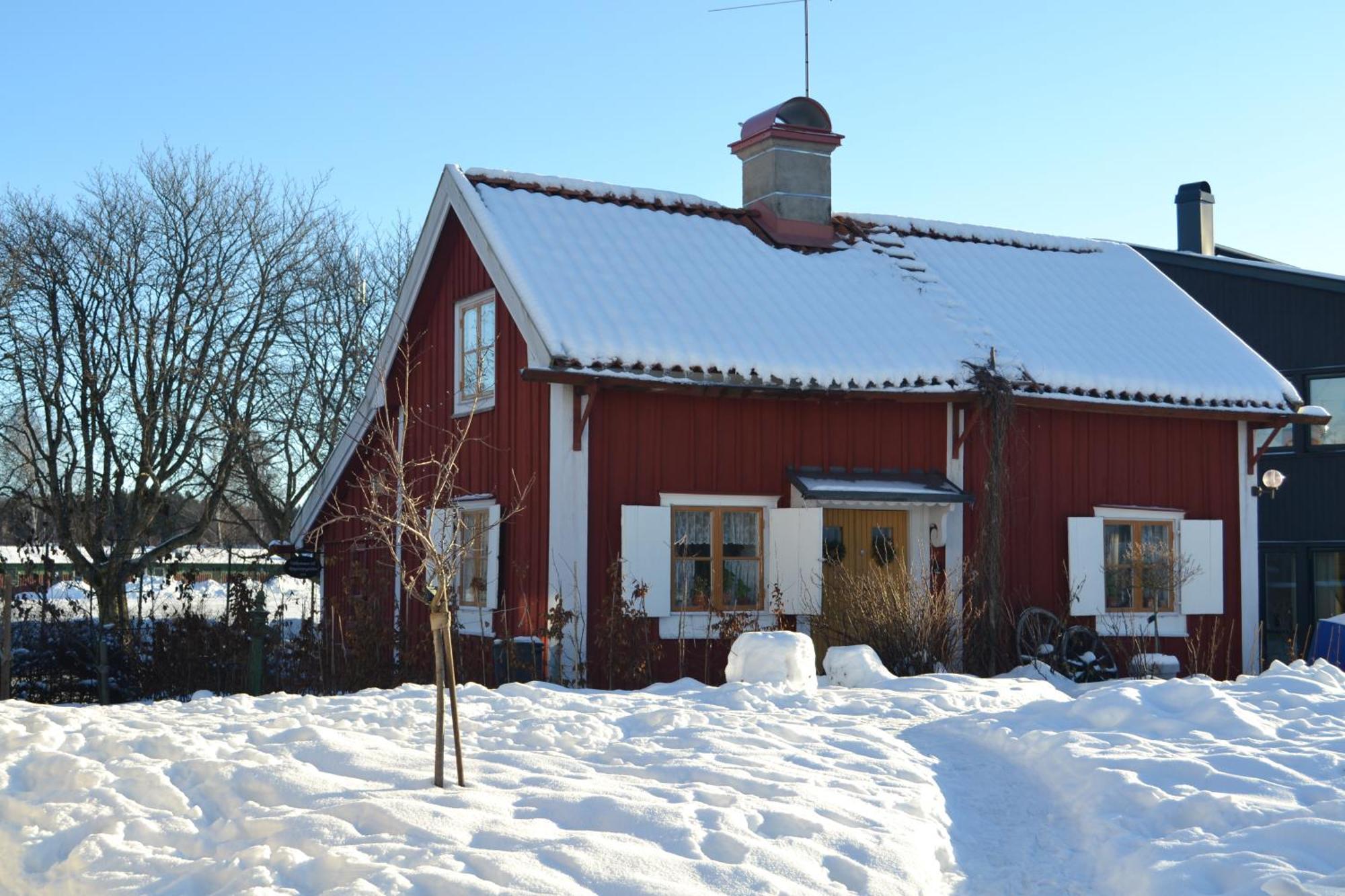 Rustik Stuga Med Lantlig Kaensla Naera Oerebro City Exterior photo